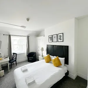 Kipps *** Hove