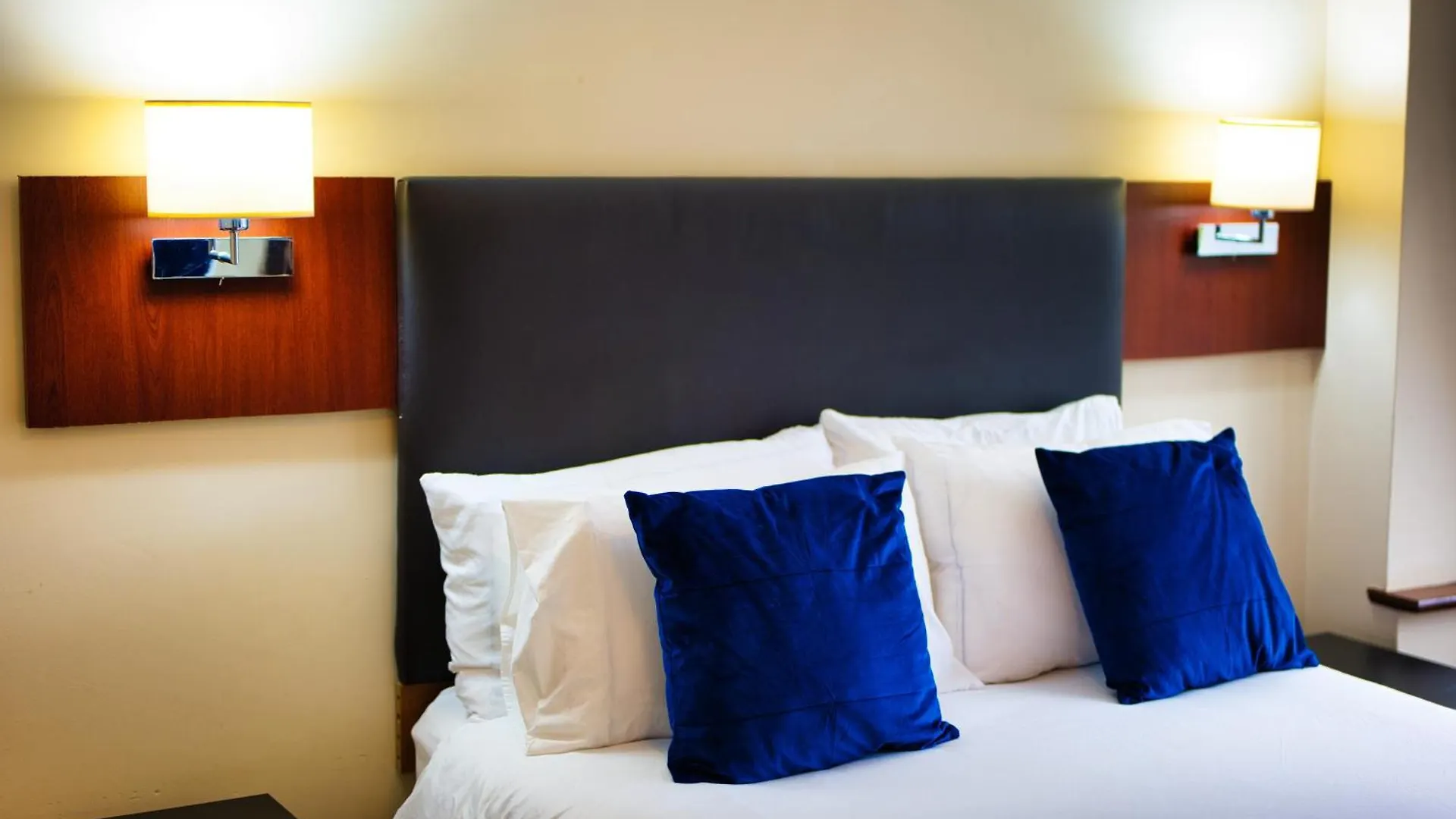 Clifton House Brighton Hotel 3*,
